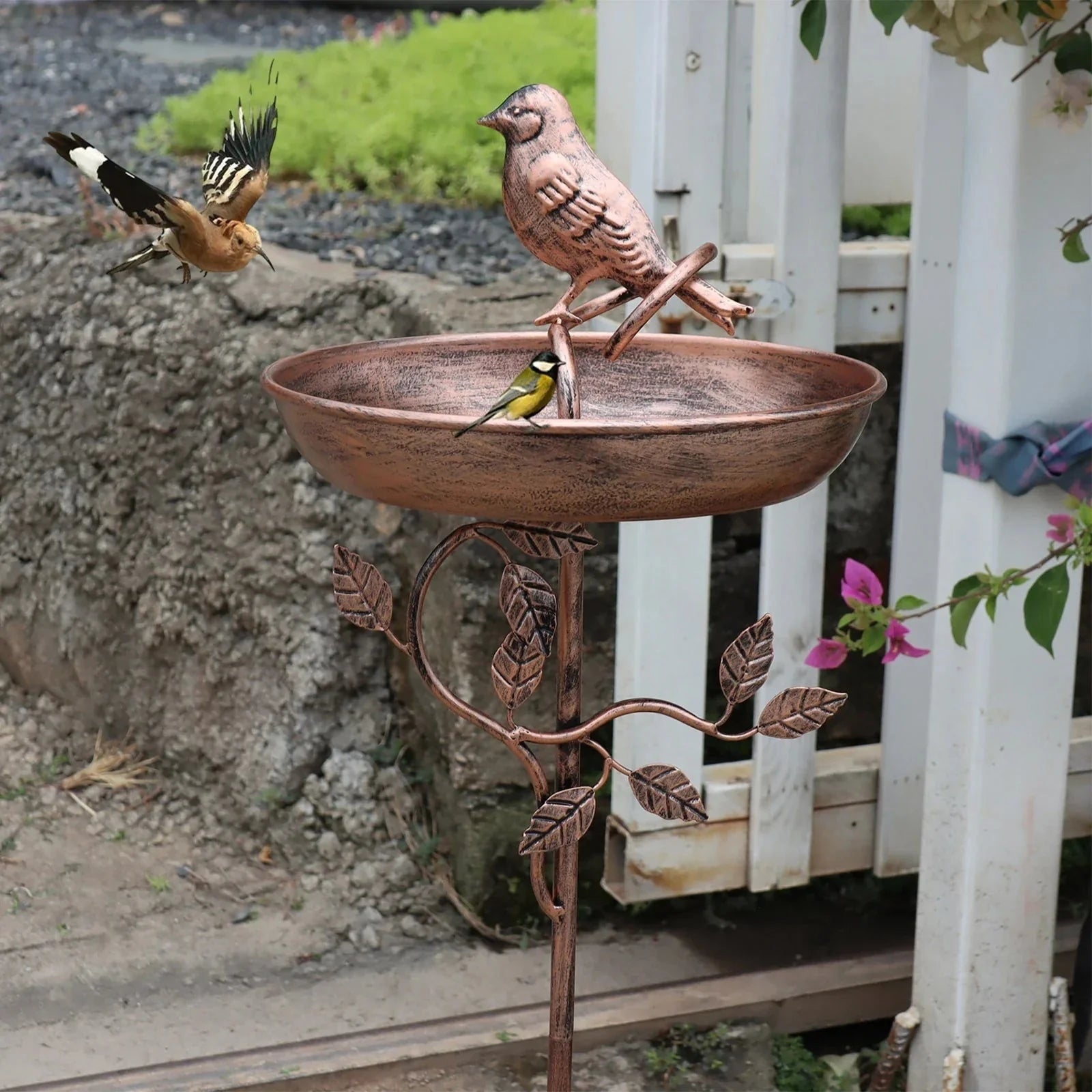 Elegant Metal Bird Bath Garden Decor with Decorative Stand